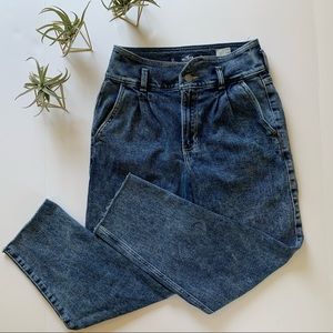 Hollister Mom Jeans Size 5 Short